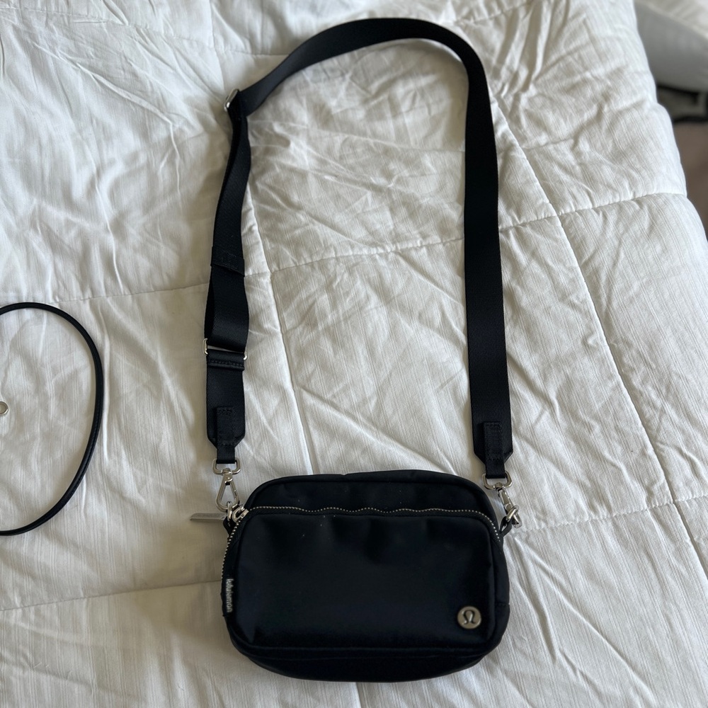 Everywhere Crossbody Bag 2L
Metal Hardware